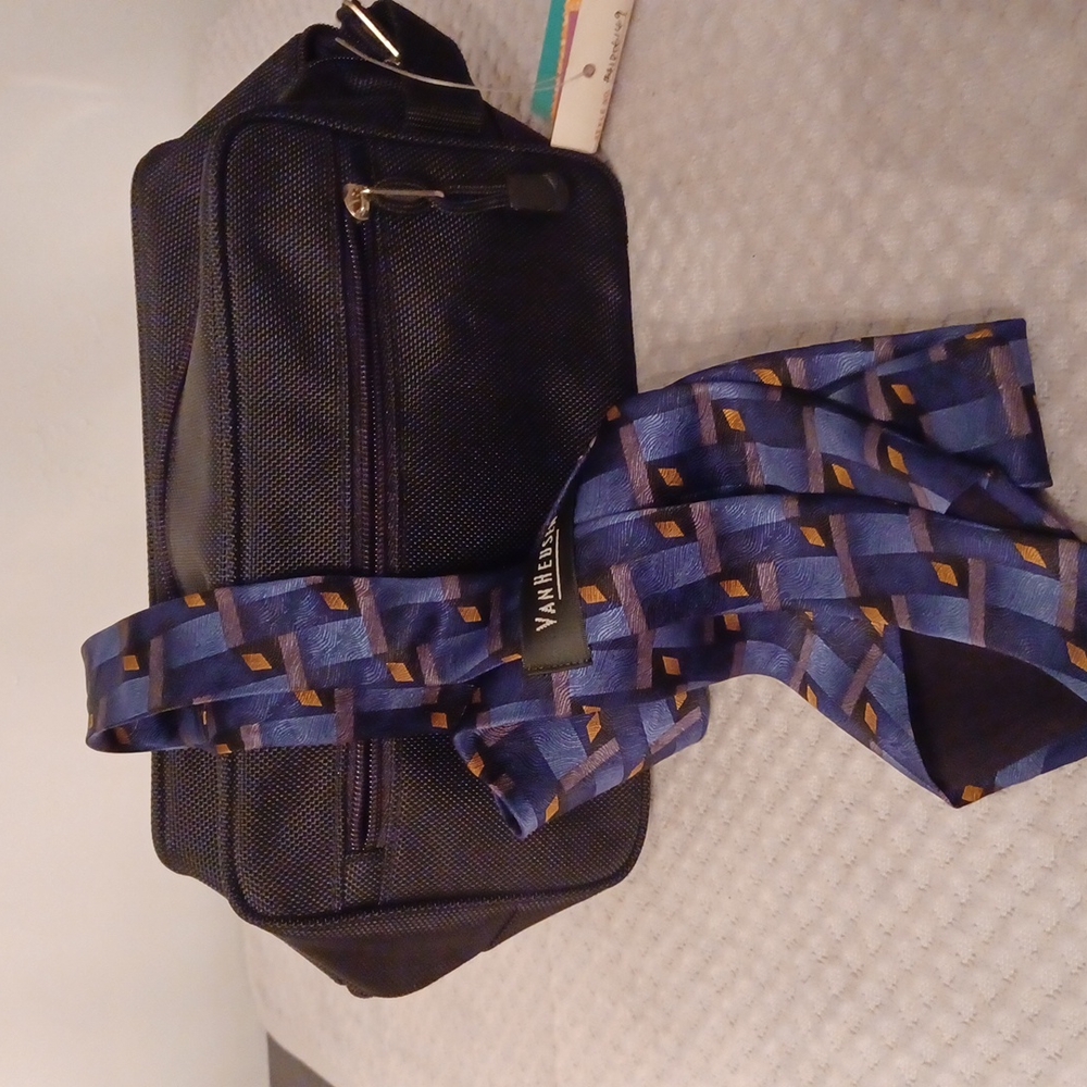Men's BLK Leather Toiletry Bag w/ Van Heusen Silk Tie combo